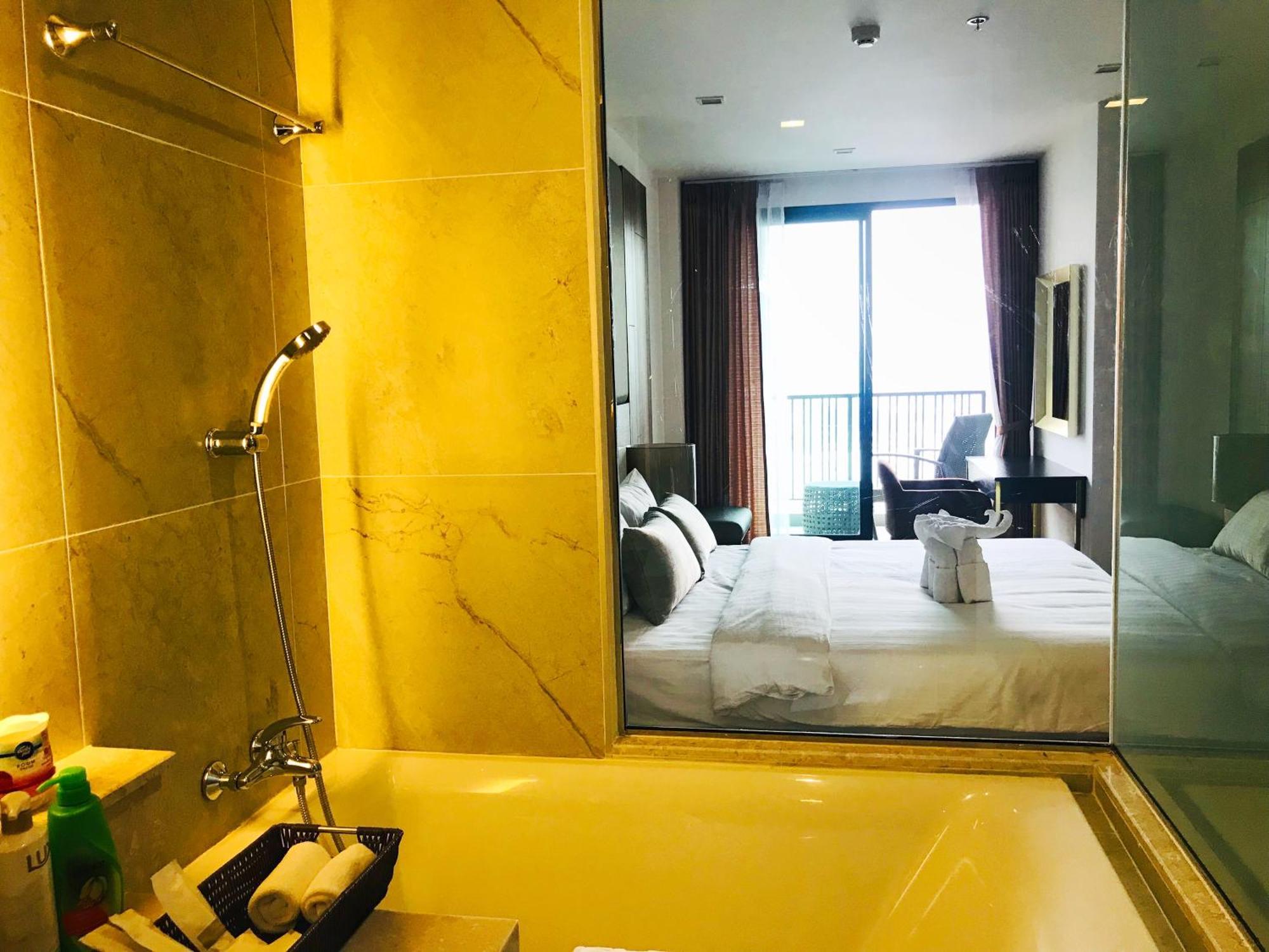 The Astra Suites Чиангмай Екстериор снимка