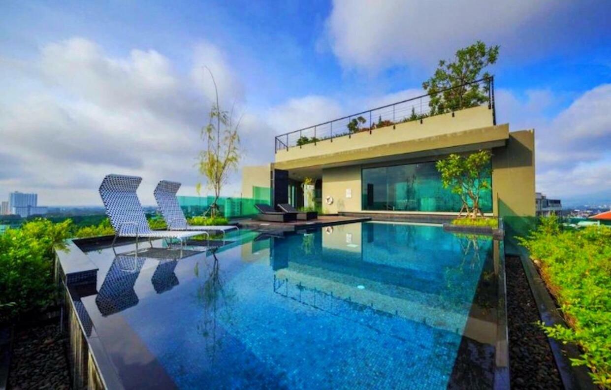 The Astra Suites Чиангмай Екстериор снимка