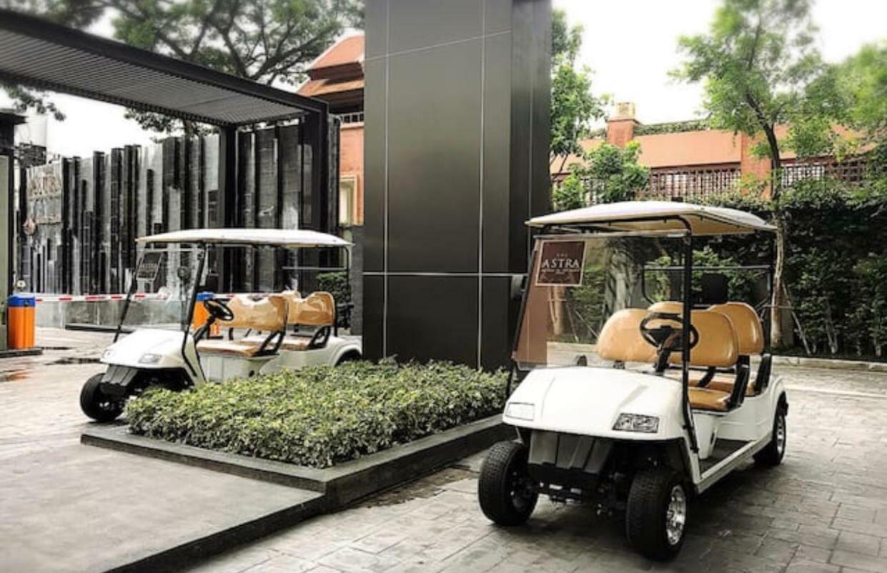 The Astra Suites Чиангмай Екстериор снимка