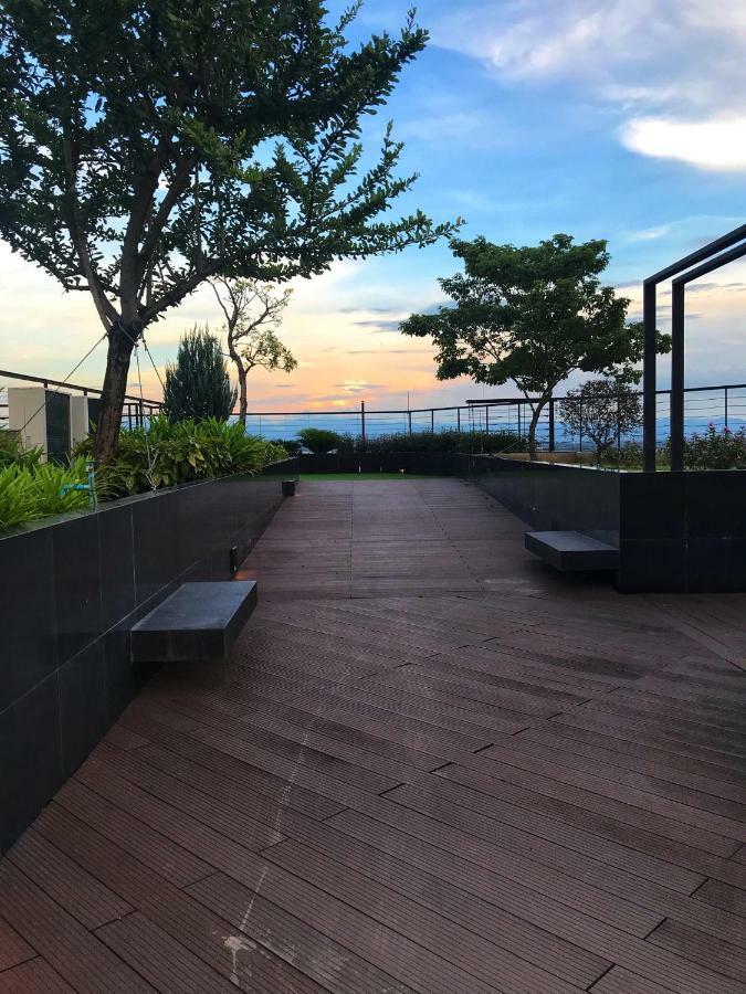 The Astra Suites Чиангмай Екстериор снимка