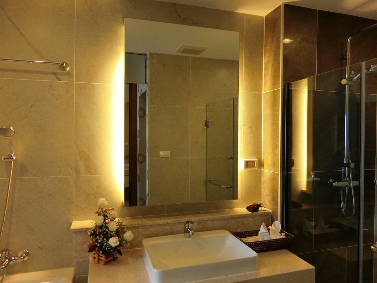 The Astra Suites Чиангмай Екстериор снимка