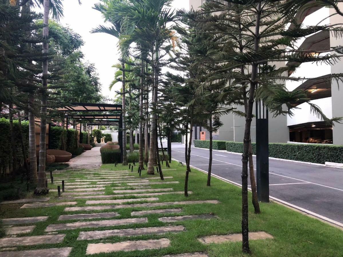 The Astra Suites Чиангмай Екстериор снимка
